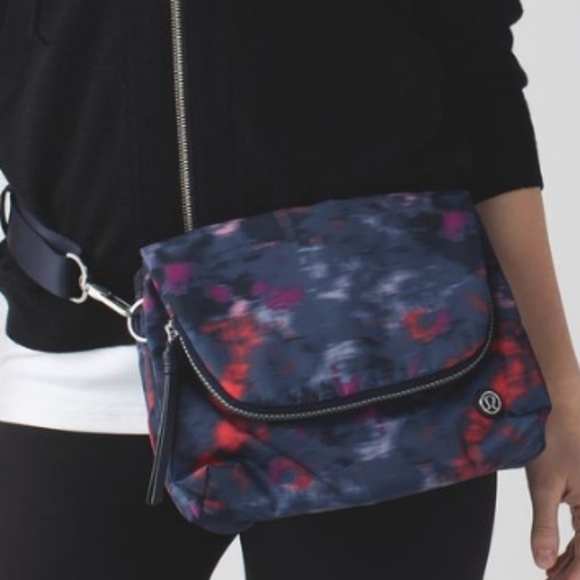 Lululemon Party Om Bag in Simple Blooms Regal Plum Multi